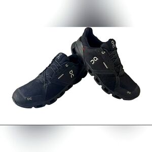 On Cloudflyer Waterproof Black Lunar Running Sneaker Mens Size 12 or Women 13.5